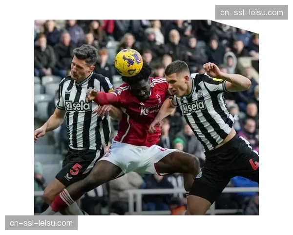 纽卡斯尔防守漏洞频发，连续七场主场丢球暴露体系缺陷